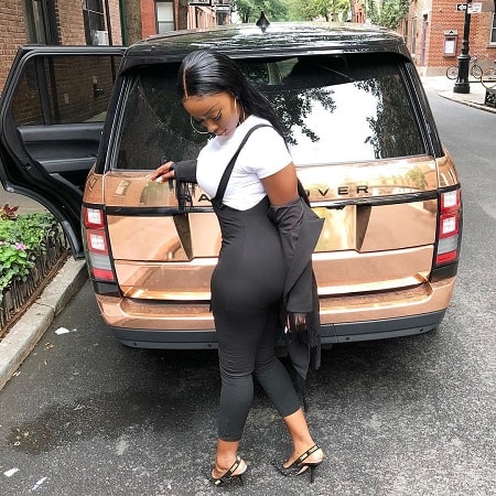 A picture of Maggie Carrie flaunting her gorgeous body.